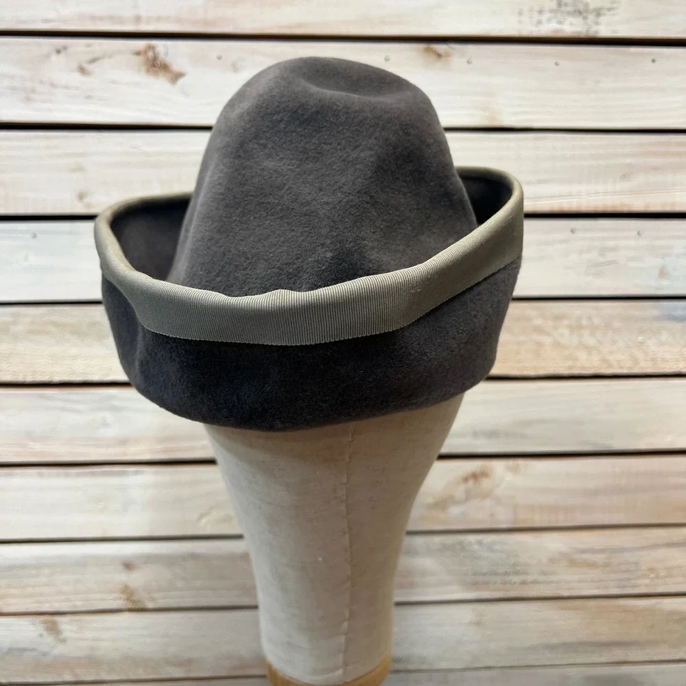 Vintage Madcaps Paris New York Corona Gray Wool Felt Roll Brim Hat Made in Italy
